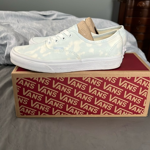 Vans - Picture 2 of 5